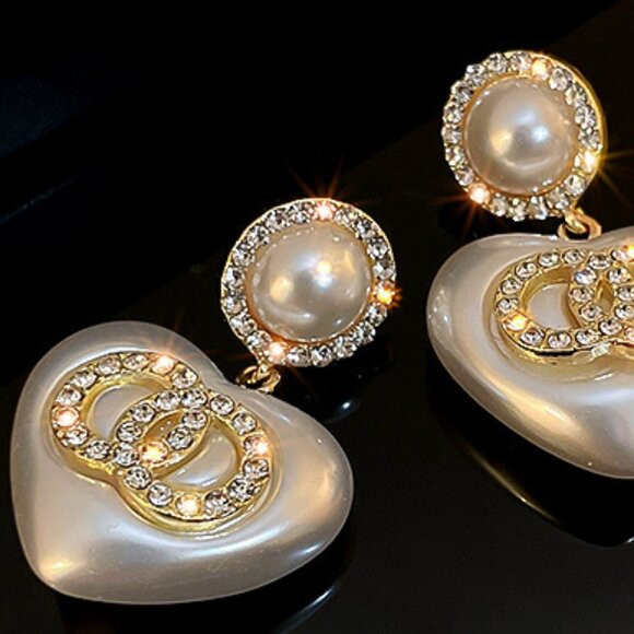 Pearl Heart Earrings - Picture 3 of 4